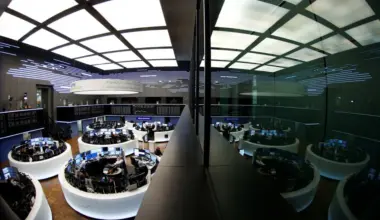 Europe: Luxury rebound in France cushions European stock losses amid turmoil