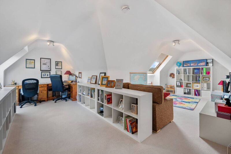 Home office/gasmes room