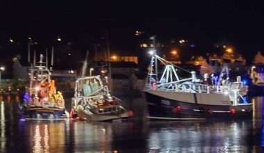 Four rescued after boat sinks in West Cork 
