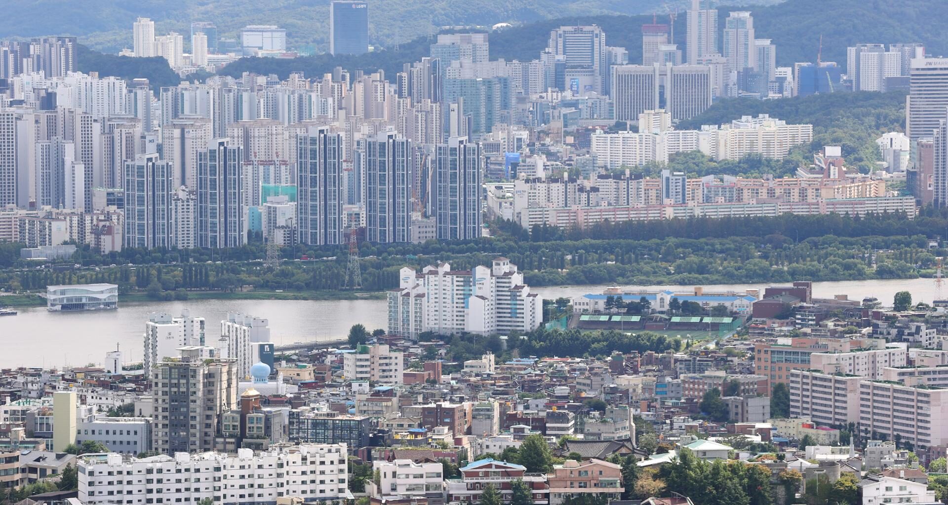 Market cap of Seoul apartments jumps nearly 10 pct this year amid price surge