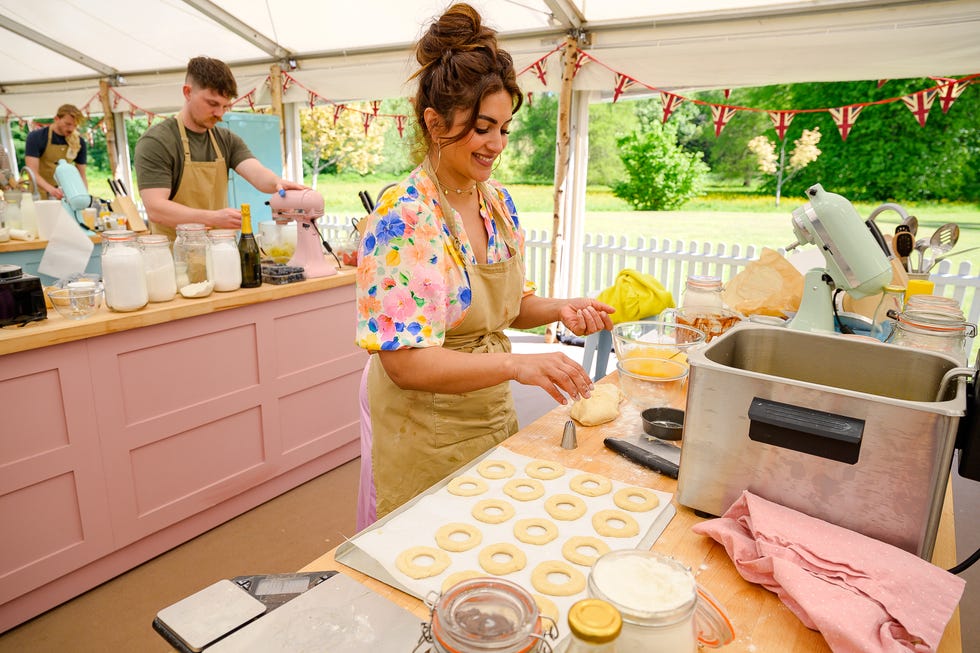 nadia, the great british bake off season 16