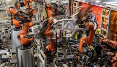 China manufacturing sector contracts once again – The Irish Times