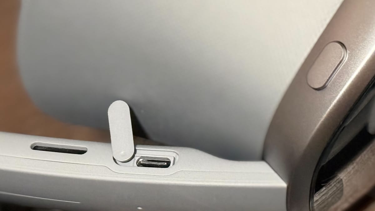 Samsung Galaxy XR Has A Hidden USB-C Port For Accessories & Hubs