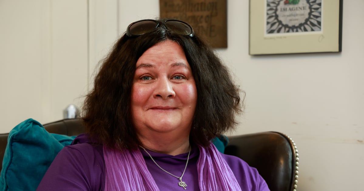 Woman living with MS says her rescue cat helps her stay positive – The Irish Times