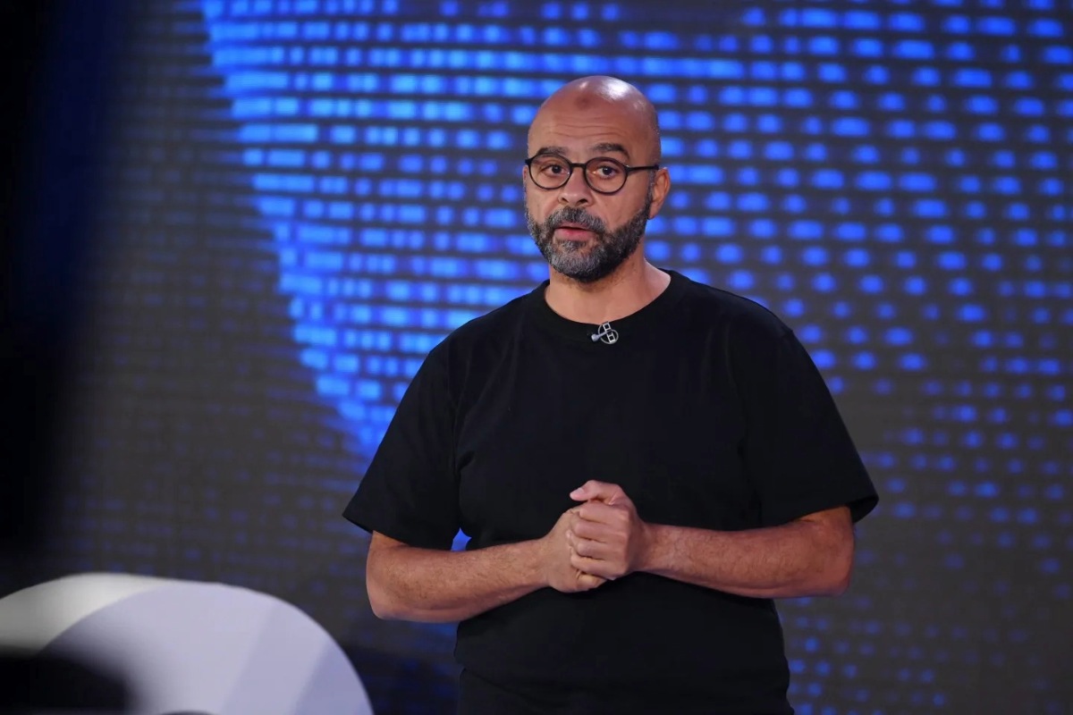 According to Mo Gawdat, AI could eliminate the job market in just 15 months