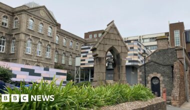 Jersey signs up for joint replacement surgery register