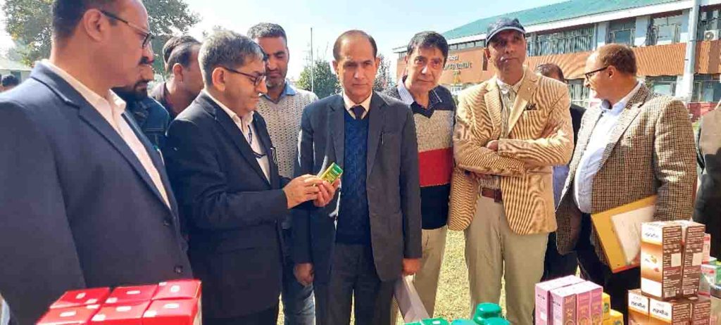 Director, CSIR-IIIM, Jammu & Director AYUSH taking round of the exhibition during the Buyer-Seller Meet on Medicinal Plant