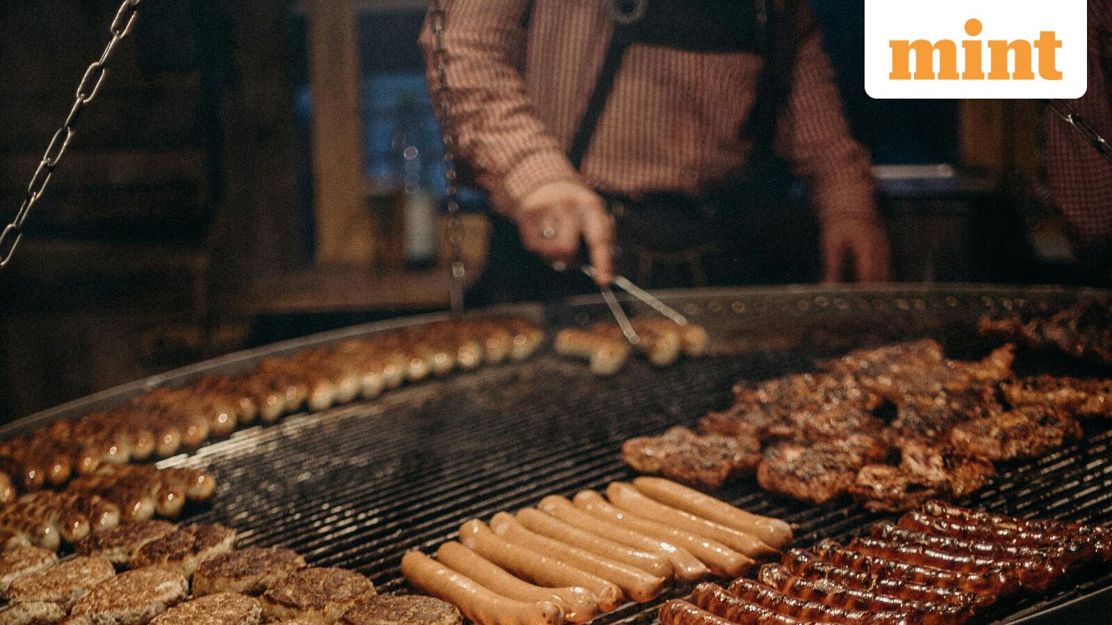 Bankrupt entrepreneur restarts with street food stall, now earns  <span class='webrupee'>₹</span>25 lakh daily