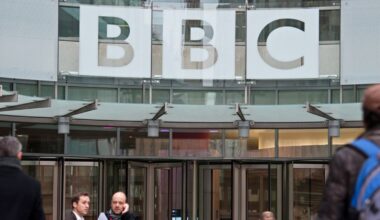 BBC must 'stand up for our journalism', Davie tells staff