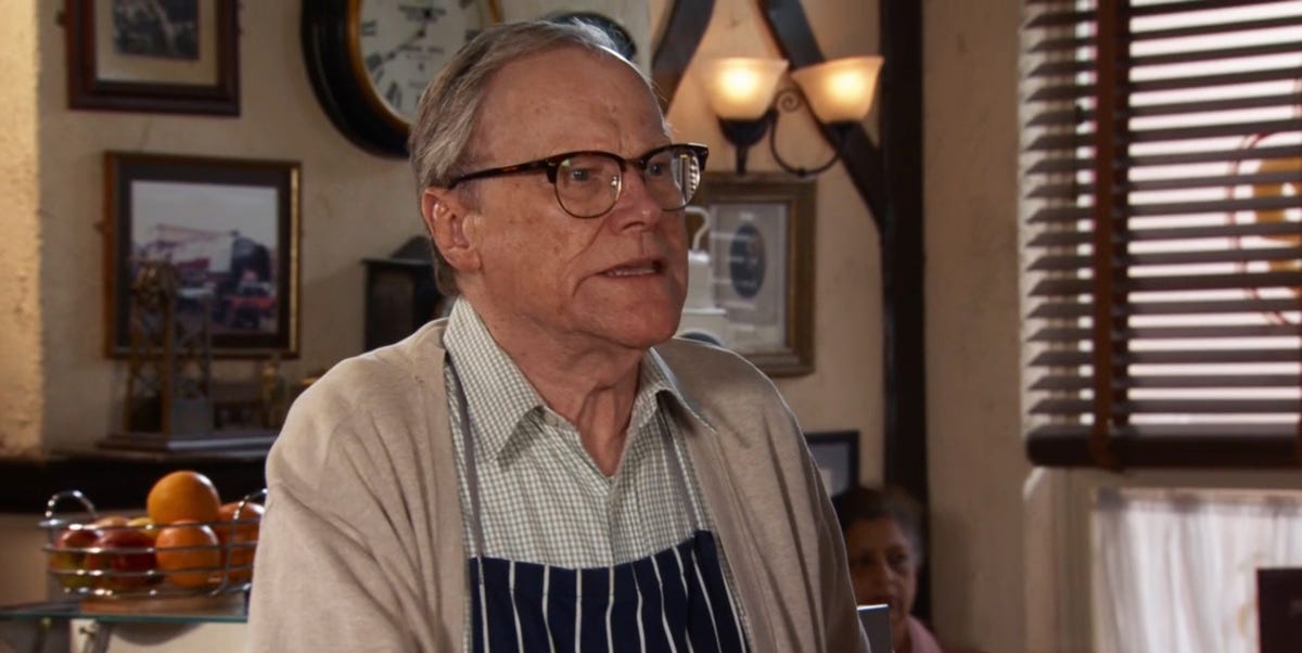 Coronation Street’s Roy to hide big secret as he makes mysterious new friend