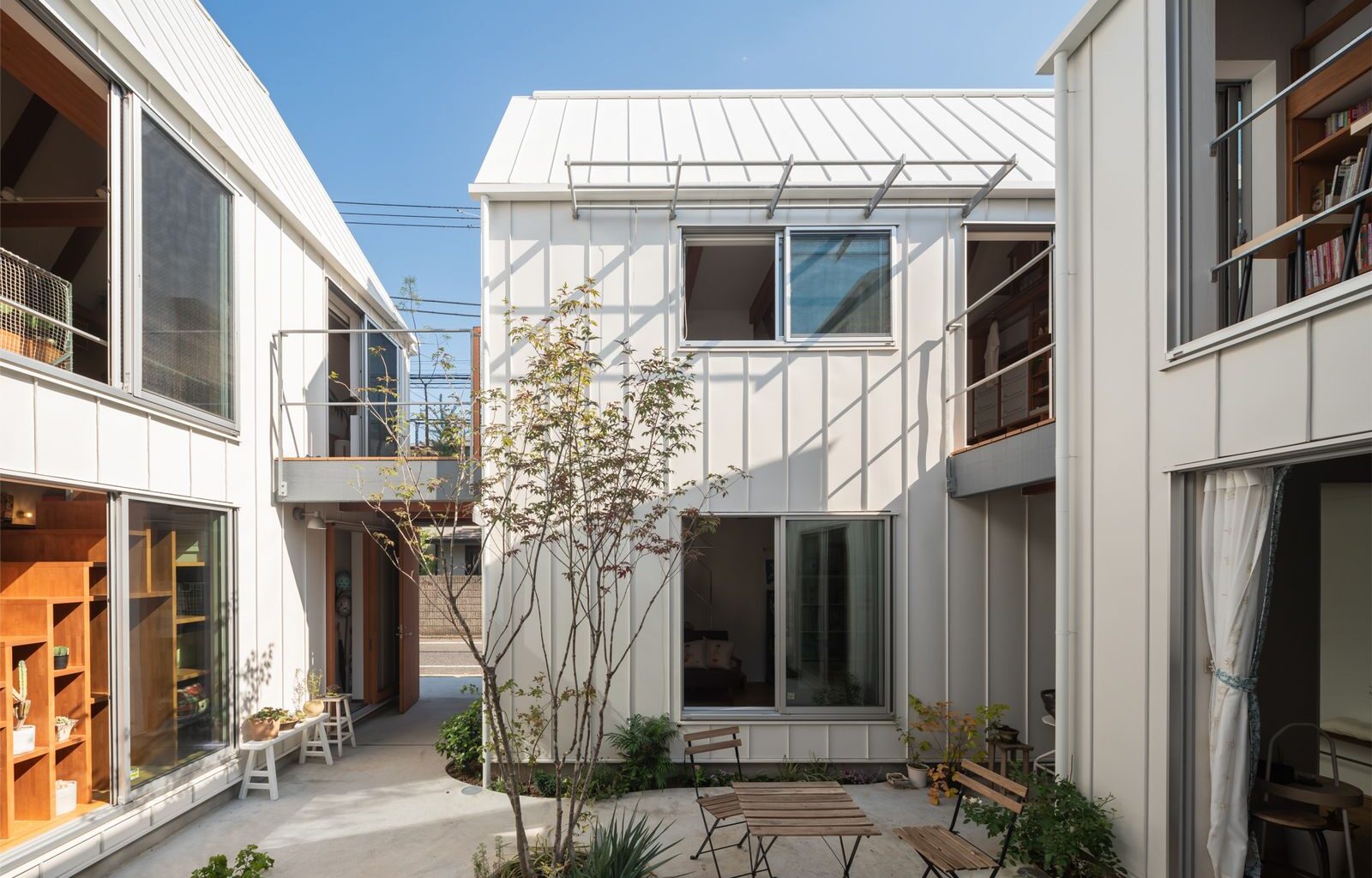 In Tokyo, Four Volumes Form a Miniature “Village” Where a Family Writes, Draws, and Plays Music