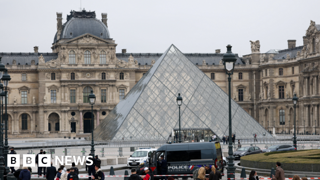 Louvre closes gallery due to structural issue