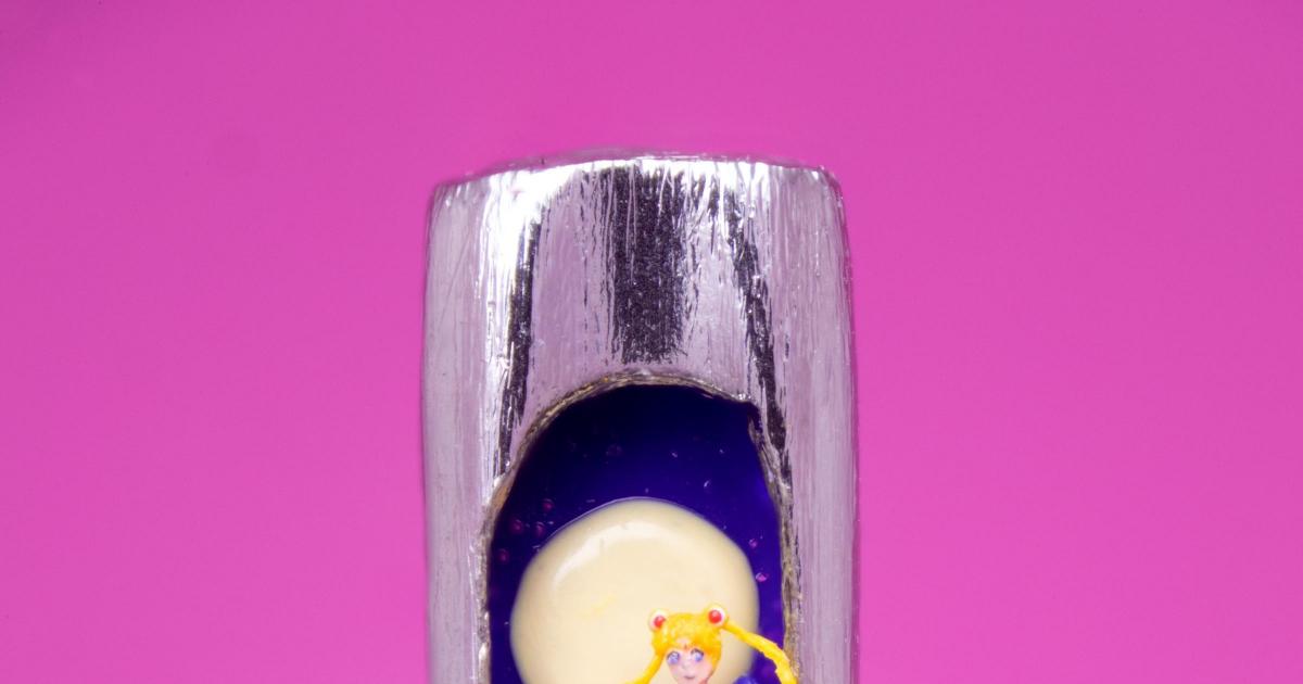 World record holder makes tiny Sailor Moon sculpture