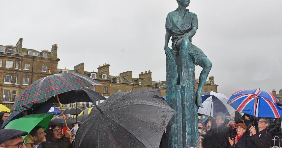 New £120,000 statue unveiled in historic Lowestoft ceremony