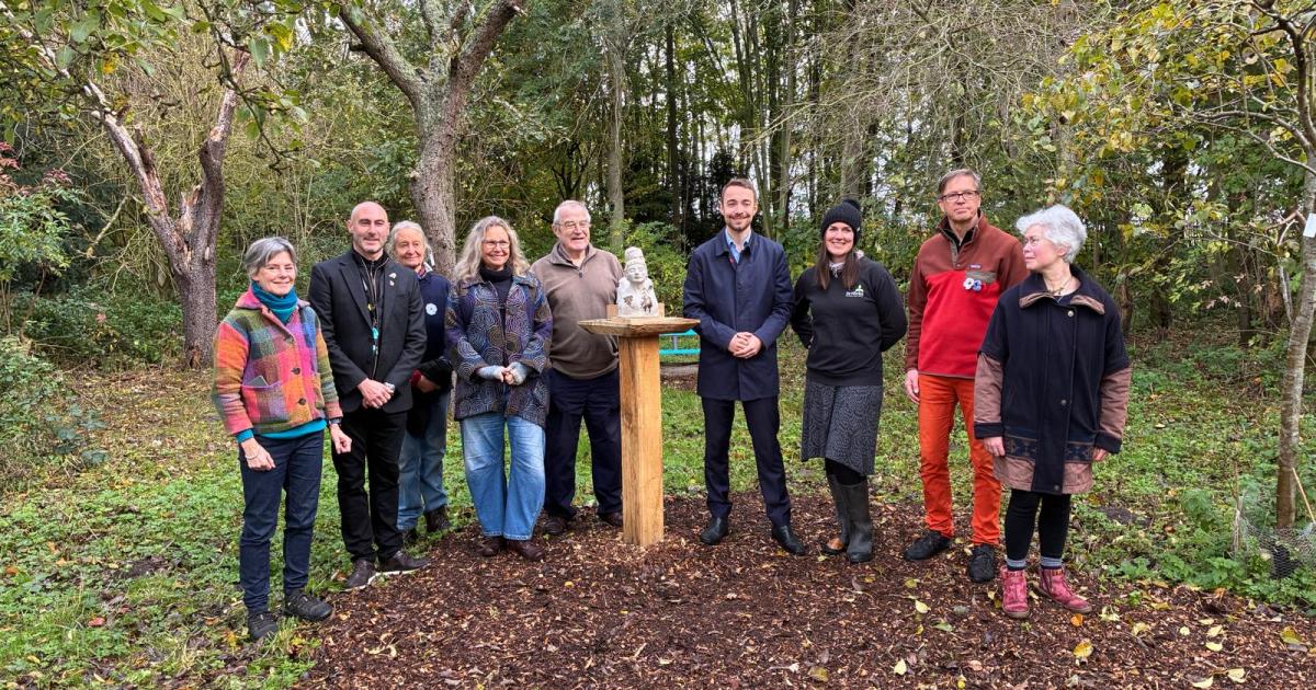 Luke Charters unveils statue close to York Designer Outlet