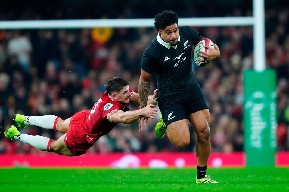 New Zealand's Leicester Fainga'anuku gets past Wales' Joe Hawkins (left) during the Quilter Nations Series match at Principality Stadium, Cardiff. Picture date: Saturday November 22, 2025. PA Photo. Photo credit should read: David Davies/PA Wire.