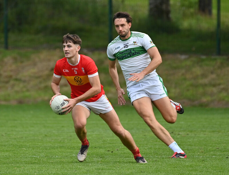  Darragh Clifford, Éire Óg, breaking away from Ian Walsh of Kanturk. Picture: Dan Linehan