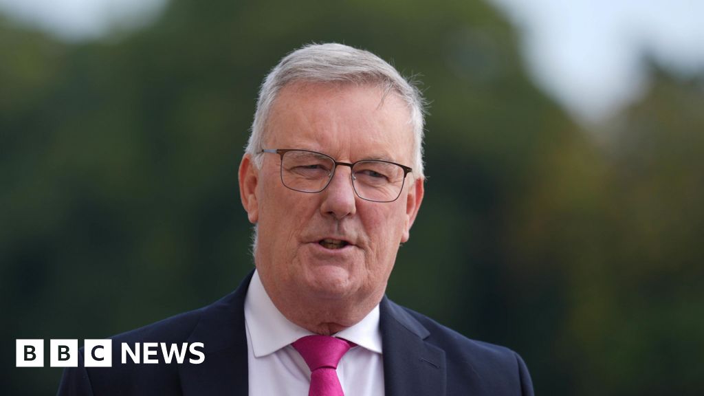 Minster expresses regret over social care workers pay