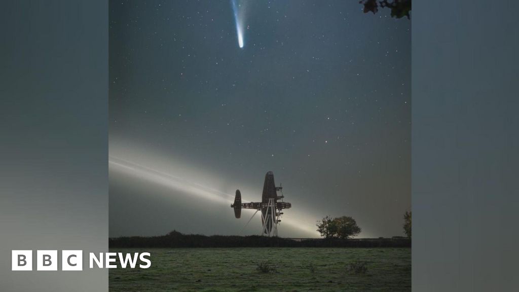 'Lucky' photographer snaps Comet Lemmon over Lancaster sculpture