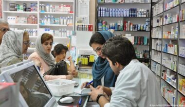 Iran sanctions mean life-saving medication in short supply – DW – 11/23/2025