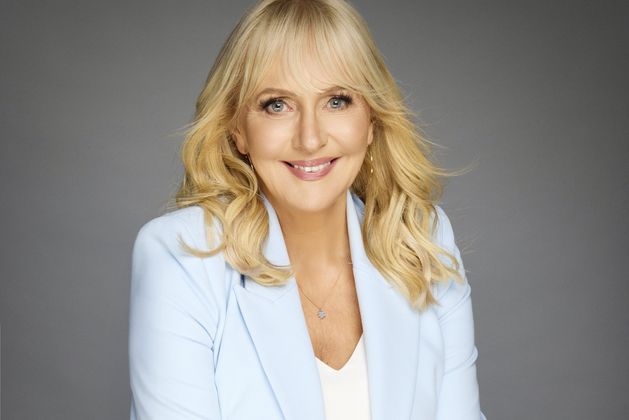 Miriam O’Callaghan says she leaves her eye make-up on for seven days – so fellow RTÉ presenter conducts ‘experiment’