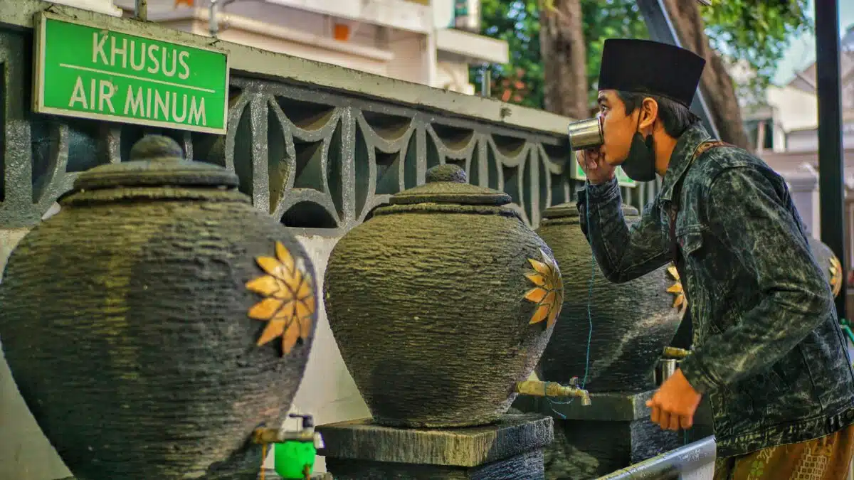 Drinking water from the well left by Sunan Ampel is believed to be able to cure all kinds of diseases among the people. May 31, 2022