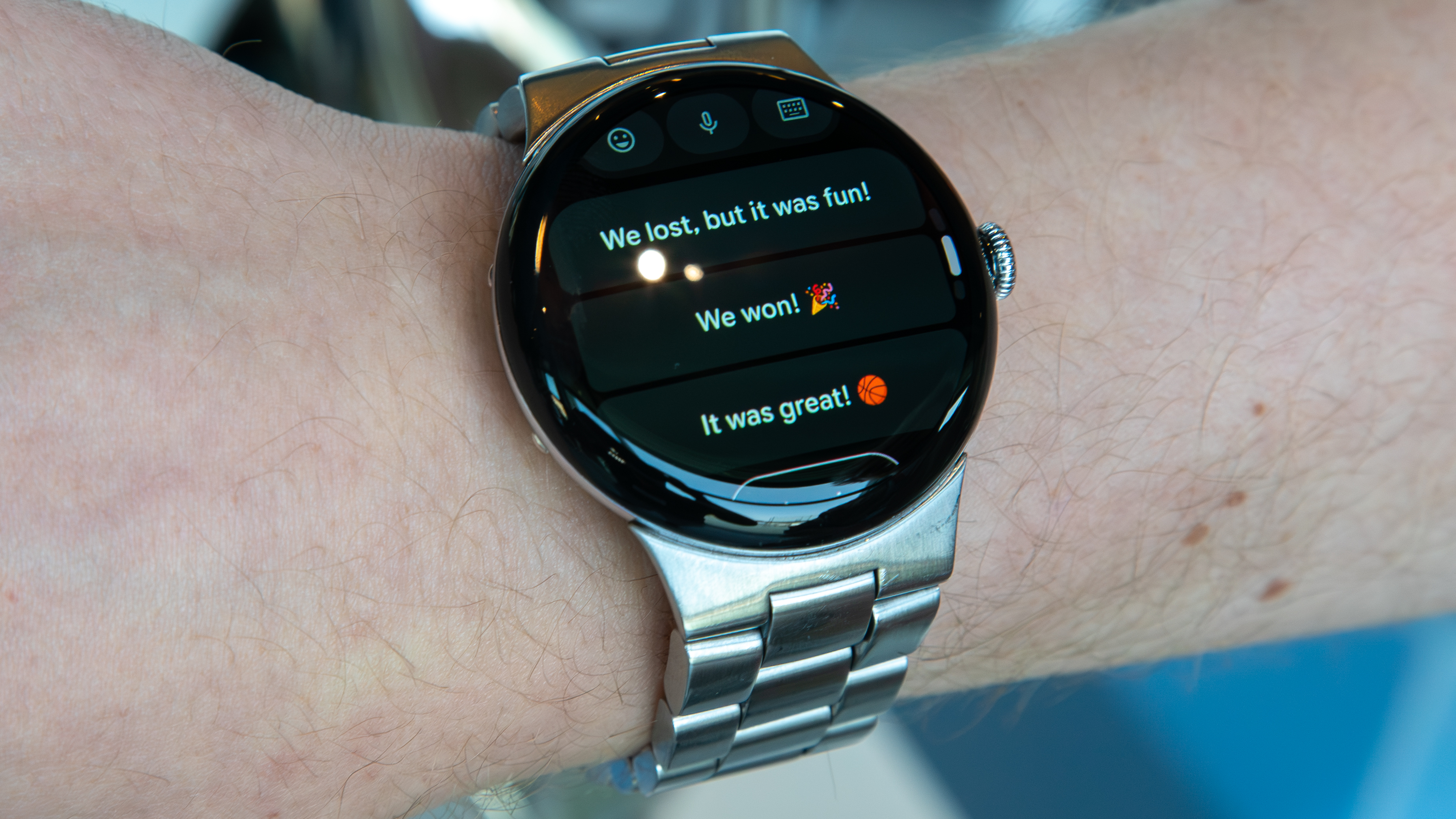 AI Smart Replies on the Pixel Watch 4