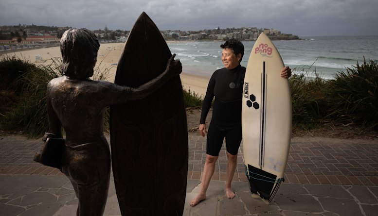 Bronzed bust unveiled to honour Australian surfing champion