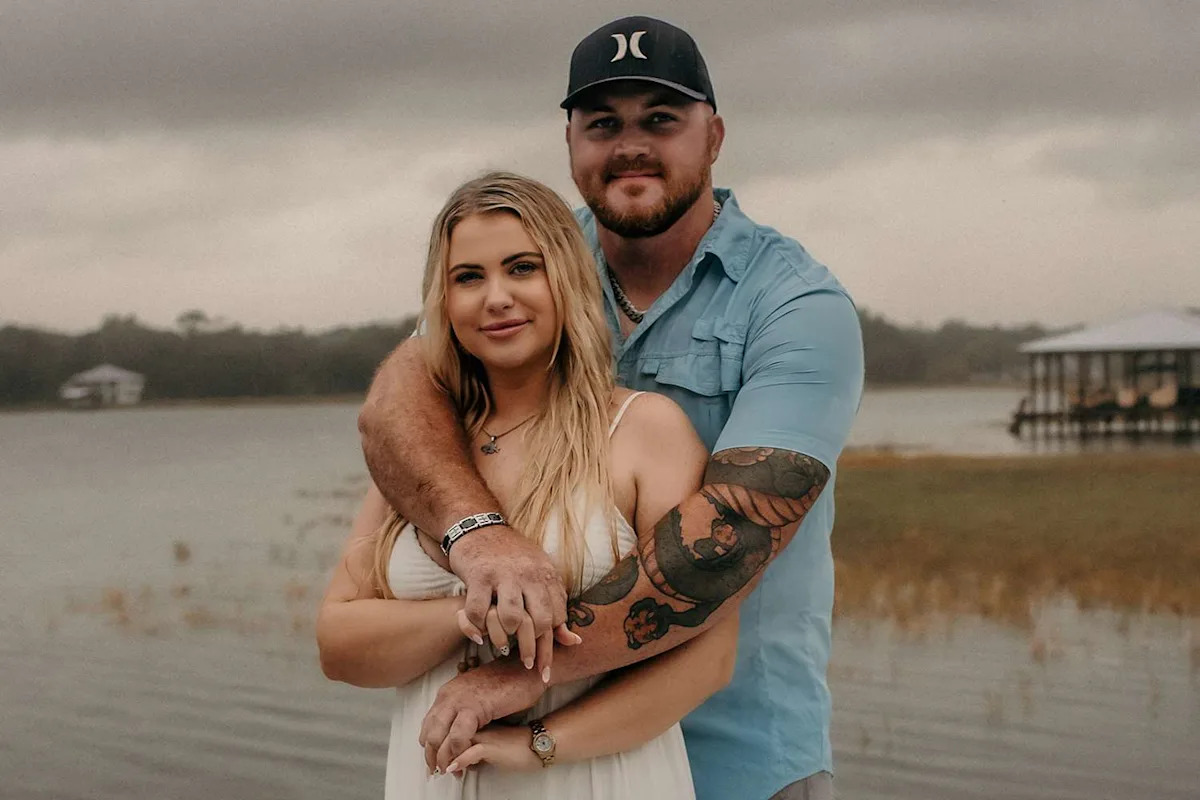 Stranger Photoshoot Goes Viral for Romantic “Notebook ”Moment, but Update Crushes Thousands of Hopeful Viewers (Exclusive)