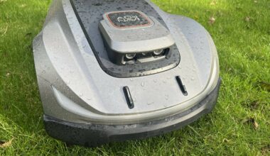 Robotic lawnmower uses AI to dodge cats, toys • The Register