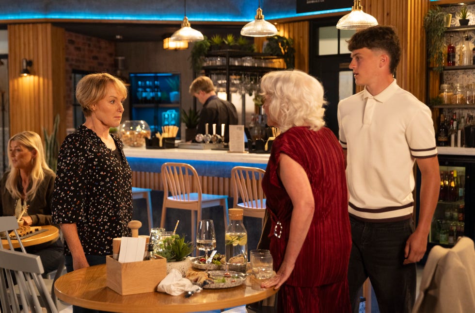 trisha marlow, sally metcalfe, coronation street