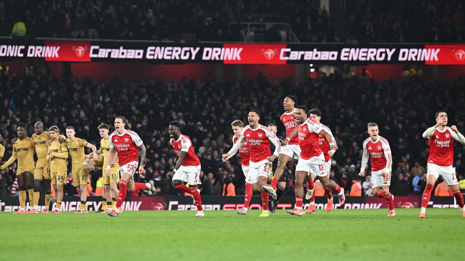 Arsenal into Carabao Cup semi-final after penalty drama