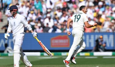 England floundering after 20 wickets fall in Melbourne