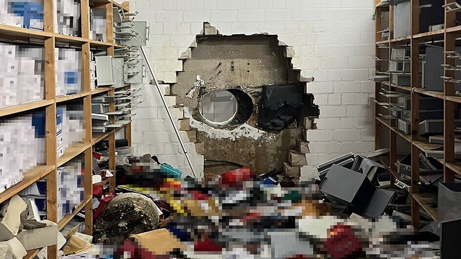 Gang steals cash, gold worth €30m from German bank