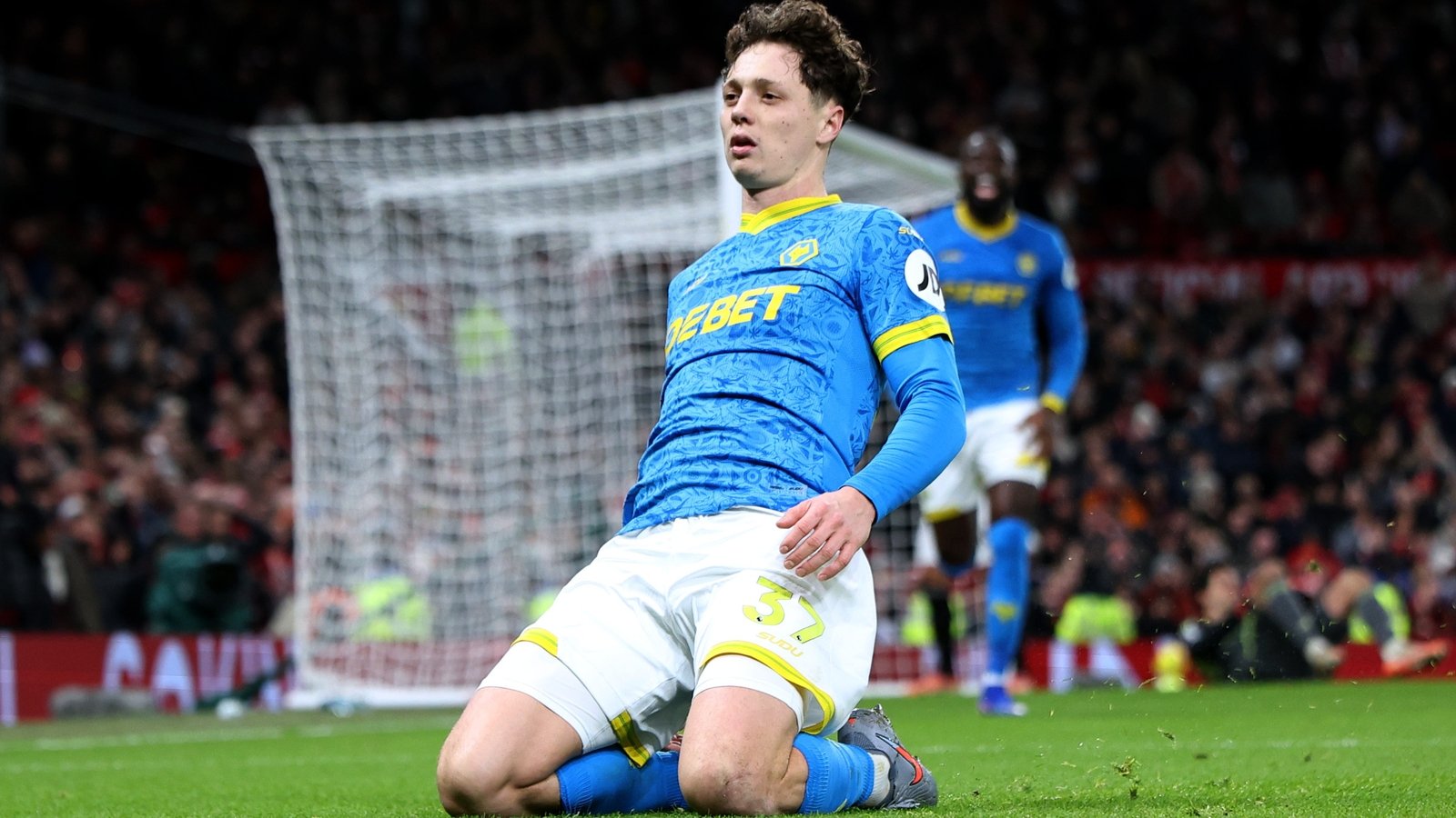 Manchester United booed off in draw with Wolves