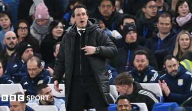 Unai Emery pointing and shouting while in the dugout in front of Aston Villa's bench at Stamford Bridge