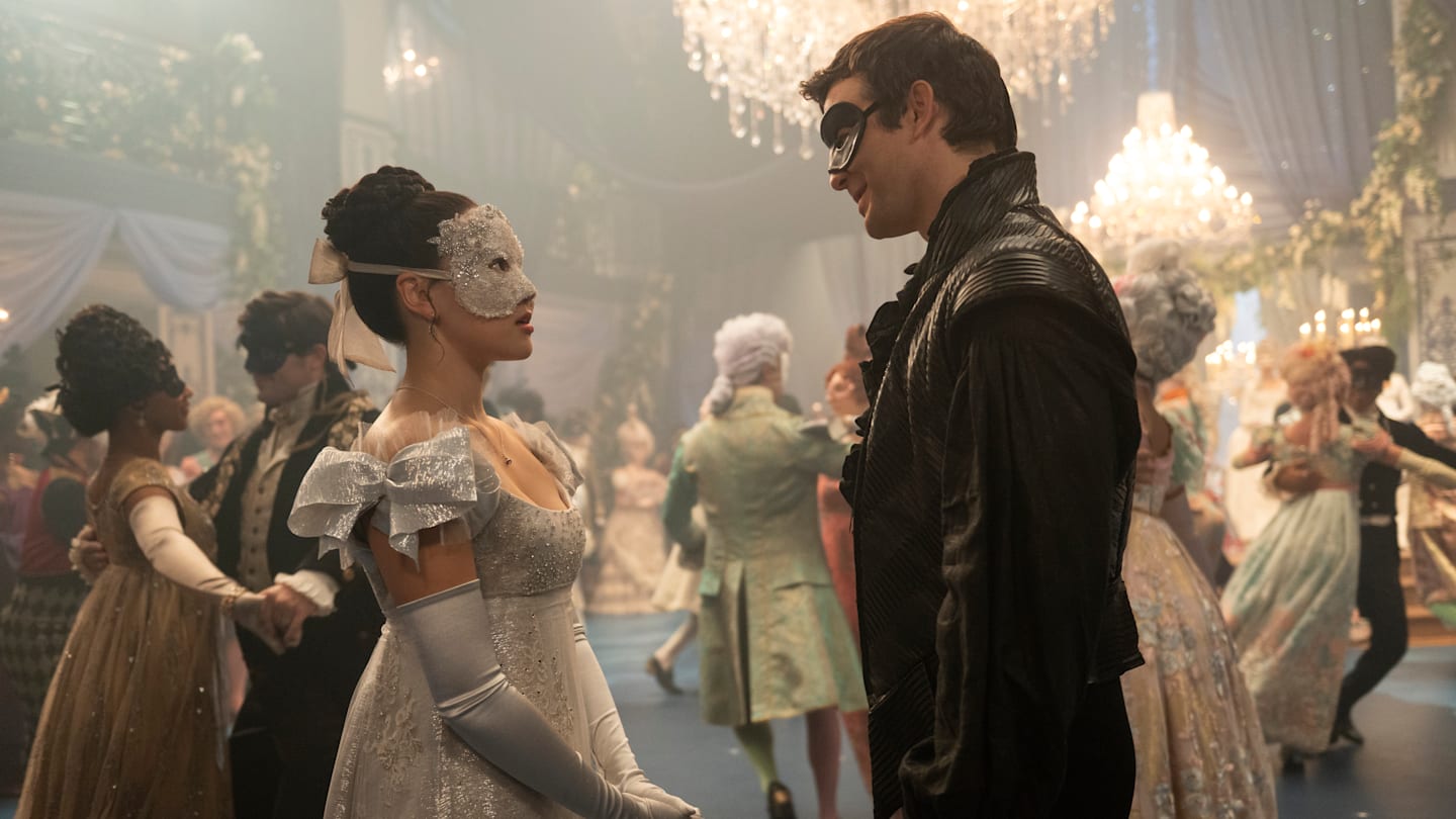 Luke Thompson as Benedict Bridgerton, Yerin Ha as Sophie Baek in episode 401 of Bridgerton