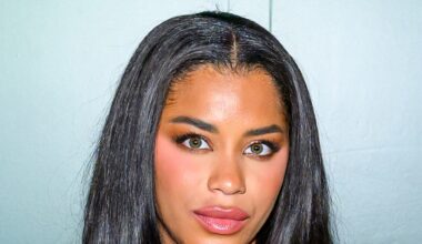 'Love Island's' Amaya Espinal Rushed to Hospital in Ambulance