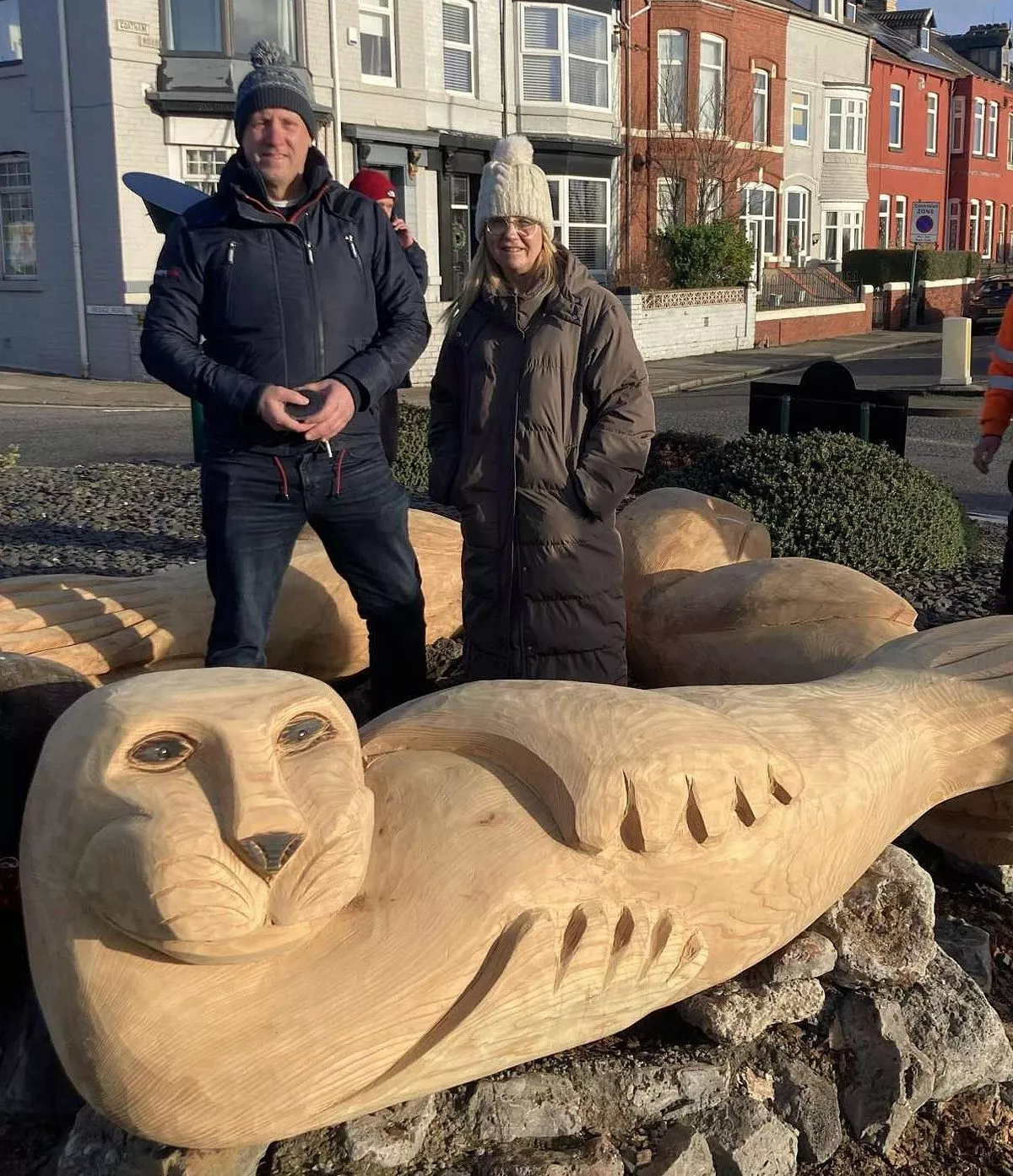 Councillors Carl Quartermain and Lynne Rynn see the sculptures returned to the roundabout