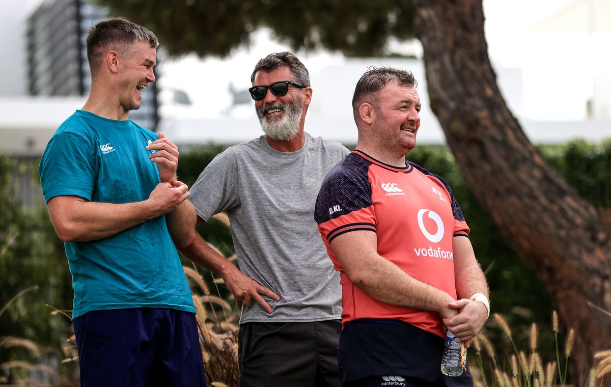 Roy Keane shares a laugh with Johnny Sexton and Dave Kilcoyne