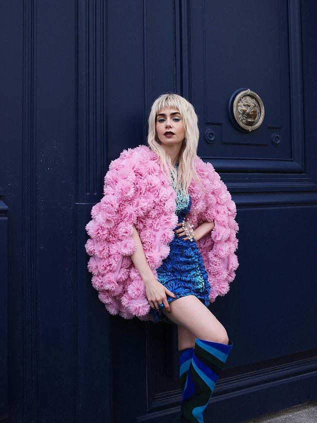 It seems that Lily Collins has been inspired by another legendary musician: David Bowie