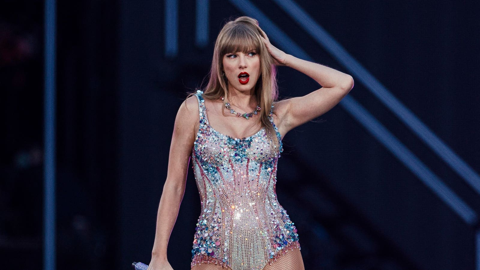 Taylor Swift Fans Say She’s Exempt From The ‘Ethical Billionaires’ Debate