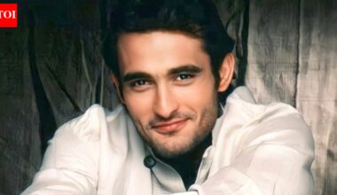 ‘Vinod Khanna and stepmom visited him often’: Dhurandhar star Akshaye Khanna’s schoolmate recalls his school days, reveals he was entire school’s crush | Hindi Movie News