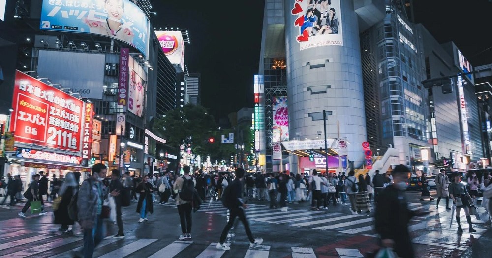 Tokyo considering law requiring more trash cans following litter increase in heavily touristed area