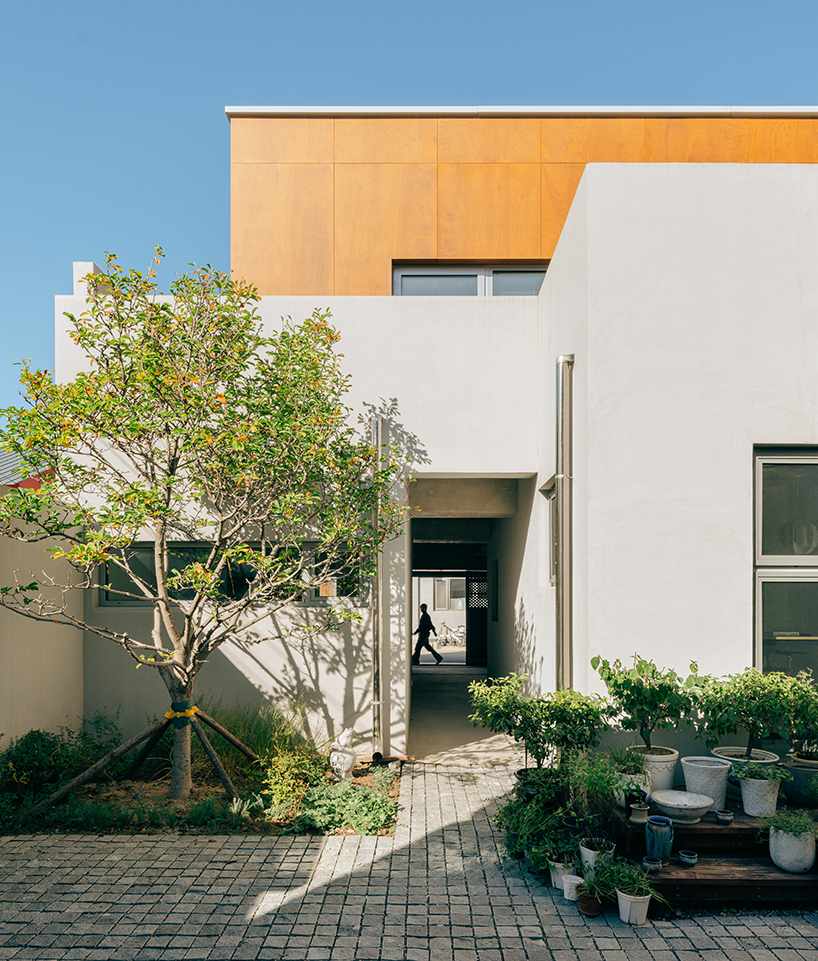 flexible courtyards craft self-developed hybrid residence by DL atelier in beijing
