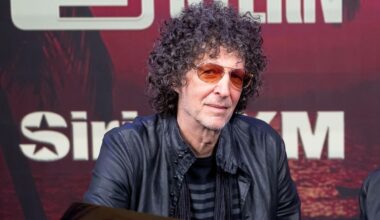 Howard Stern renews SiriusXM contract for three more years