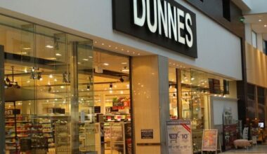 Dunnes Stores staff 3pc pay rise not good enough and doesn’t keep pace with inflation, trade union says