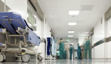 Nurse failed to provide proper care to over a dozen patients as well as making inappropriate contacts with student nurse, inquiry hears