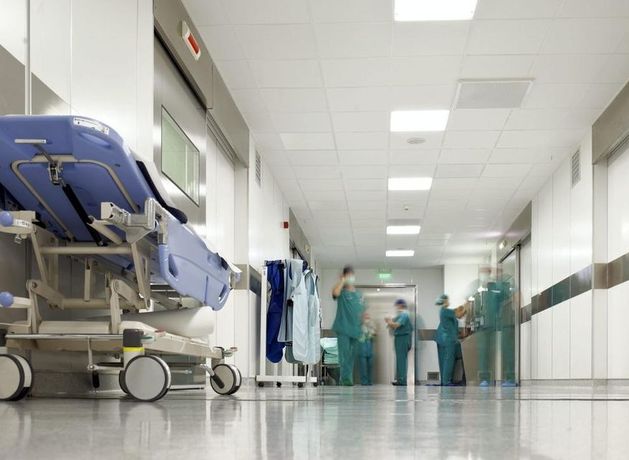 Nurse failed to provide proper care to over a dozen patients as well as making inappropriate contacts with student nurse, inquiry hears