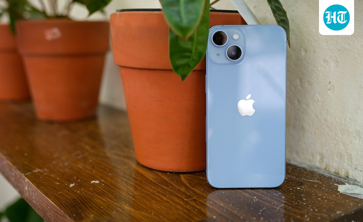 House help buys iPhone 14 but lives in slum, Reddit post debates what ‘rich’ means